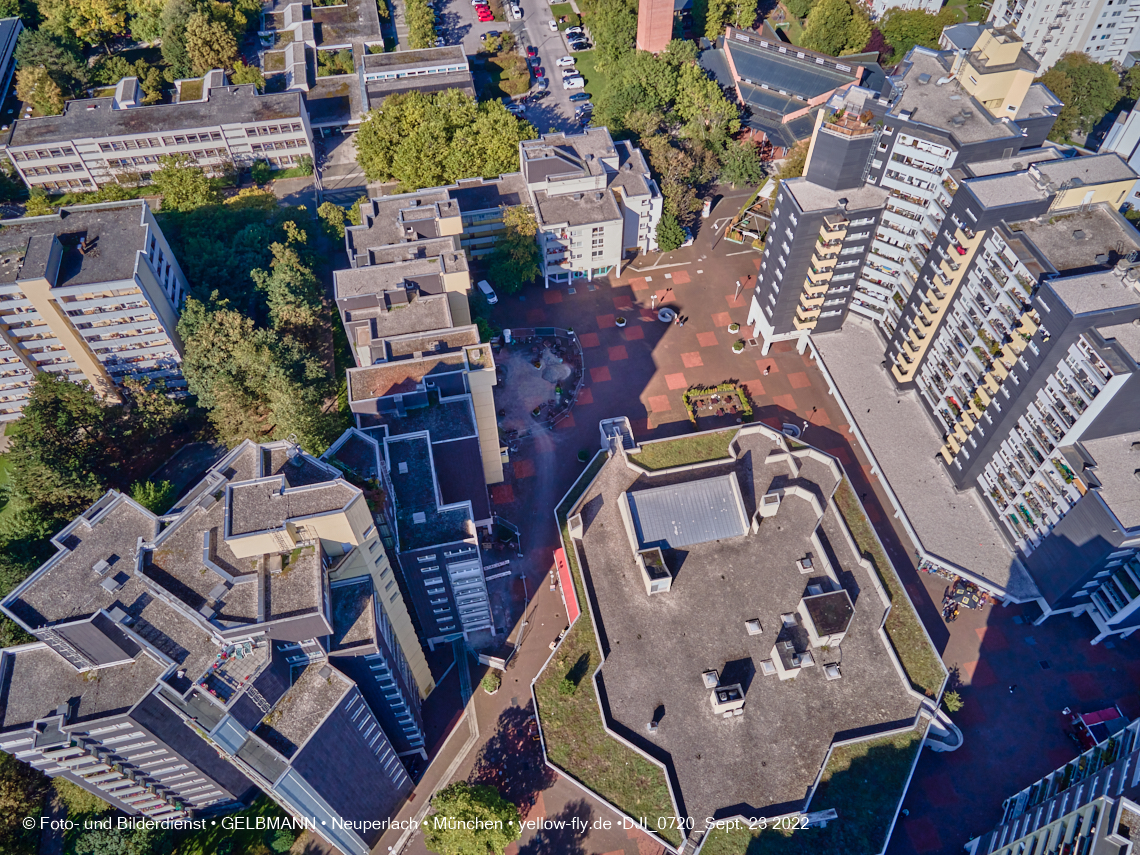 23.09.2022 - Karl-Marx-Ring 53-53c und Studentenwohnheim und Marx-Zentrum in Neuperlach